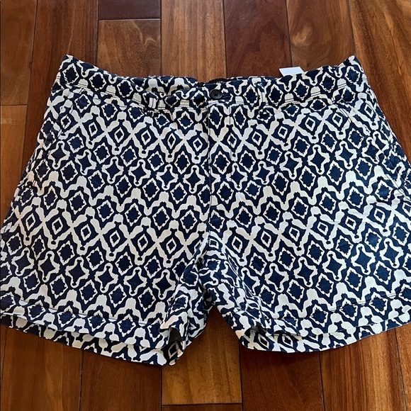 Banana Republic Pants - Banana Republic Navy and Cream Shorts